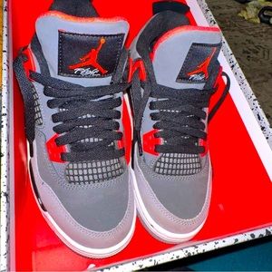 Used Jordan 4 Infrared size 3.5y